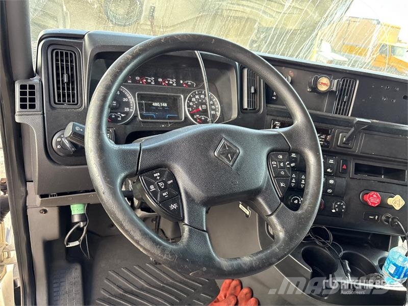 International LT625 Autotractoare