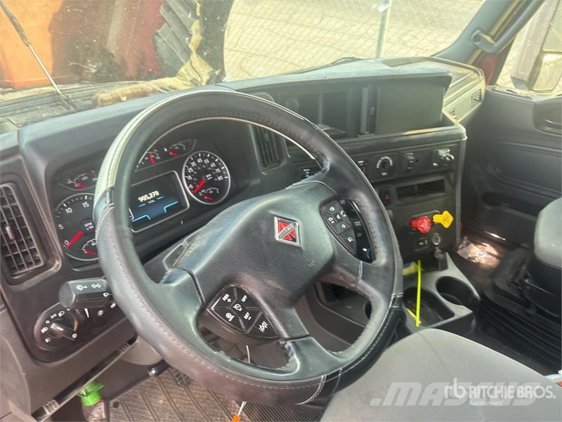 International LT625 Седельные тягачи