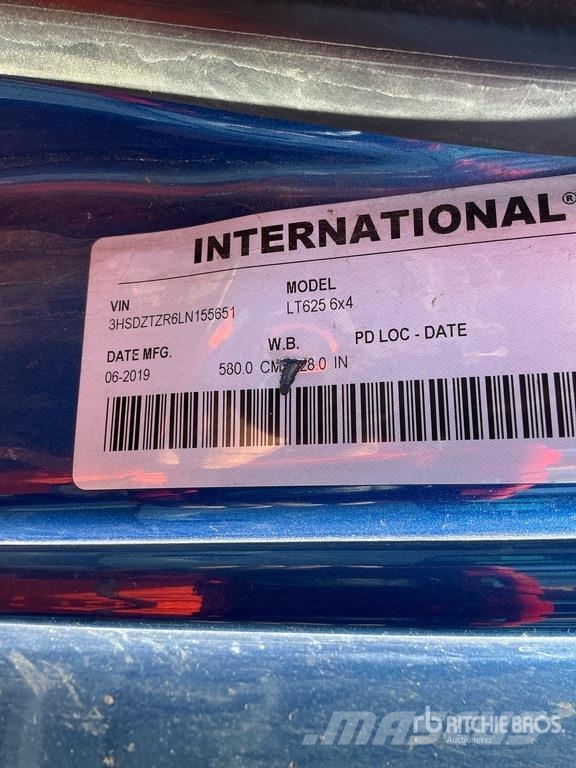 International LT625 Tractor Units
