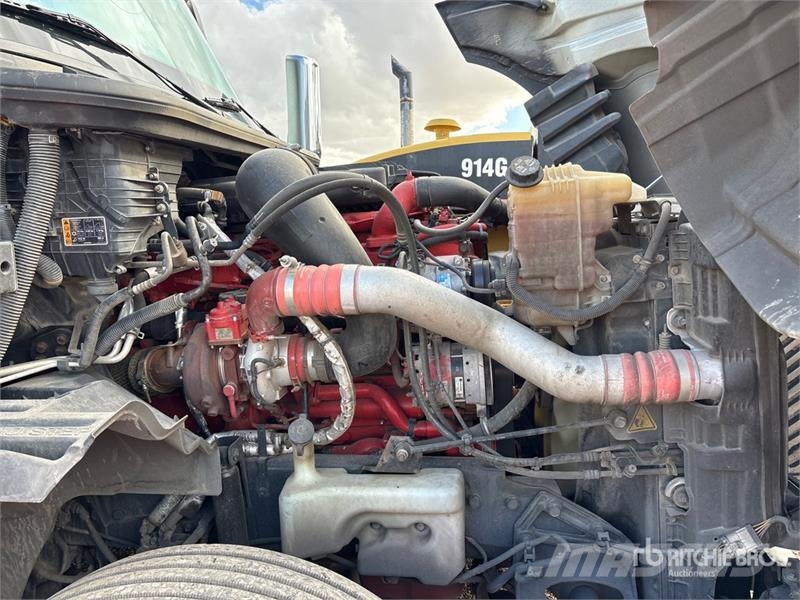 International LT625 Tractor Units