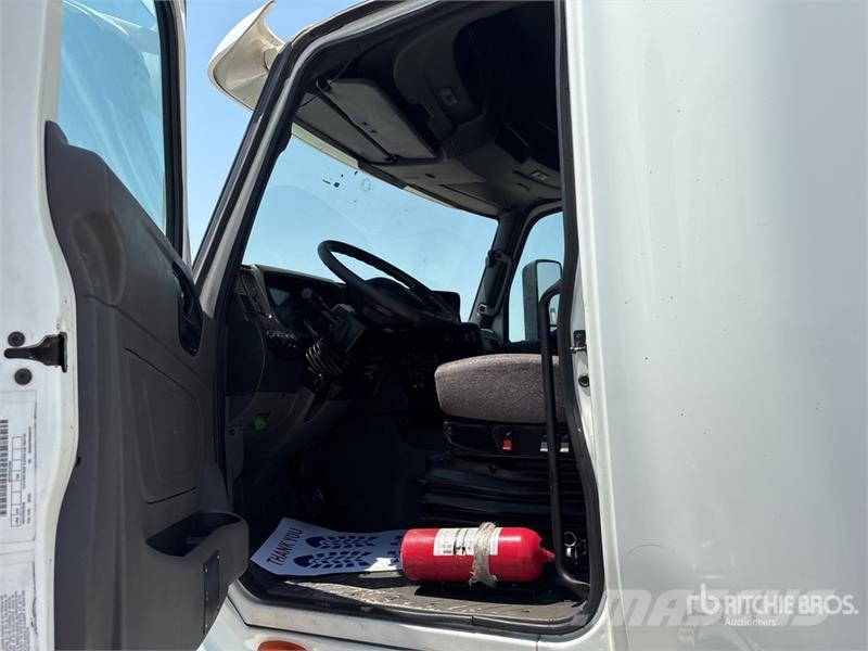 International LT625 وحدات الجر
