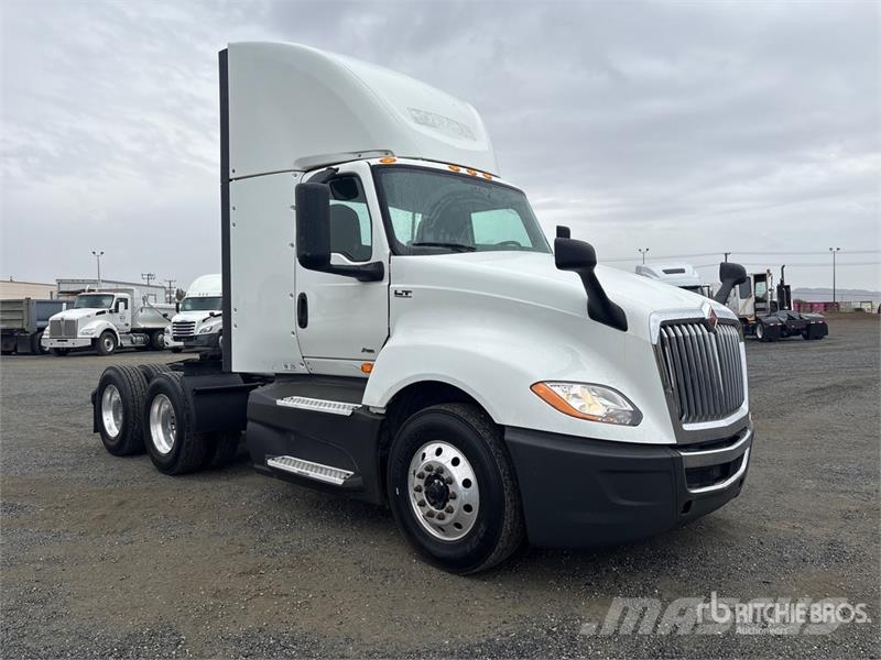 International LT625 6x4 T/A Day Cab Truck Tractor Влекачи