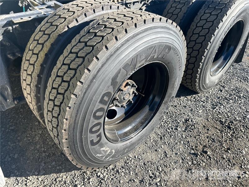 International LT625 6x4 T/A Day Cab Truck Tractor Тягачі