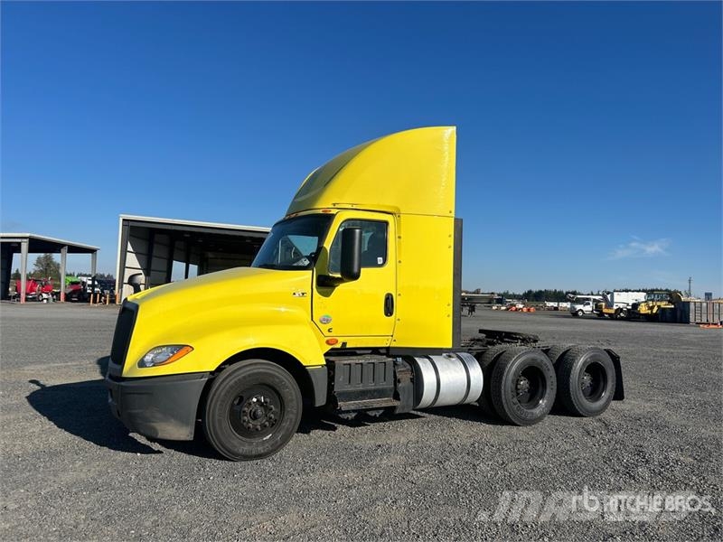 International LT625 6x4 T/A Day Cab Truck Tractor Тягачі