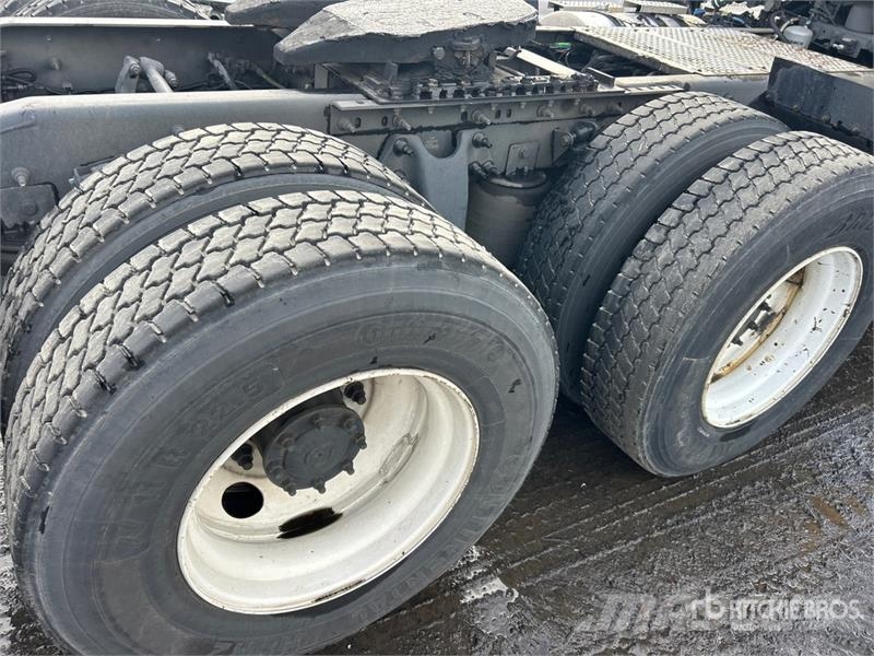 International LT625 6x4 T/A Day Cab Truck Tractor Traktorske jedinice
