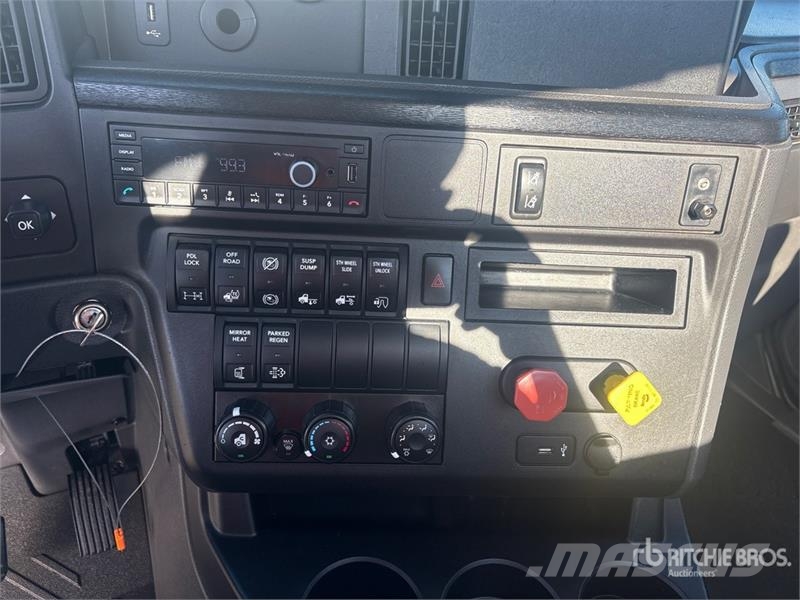 International LT625 6x4 T/A Day Cab Truck Tractor Cavalos mecânicos