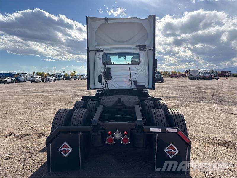 International LT625 6x4 T/A Day Cab Truck Tractor Тягачі