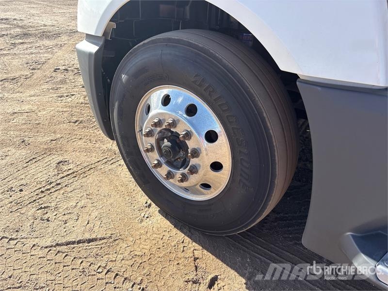 International LT625 6x4 T/A Day Cab Truck Tractor Тягачі