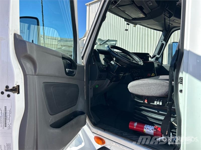 International LT625 6x4 T/A Sleeper Truck Tractor Çekiciler