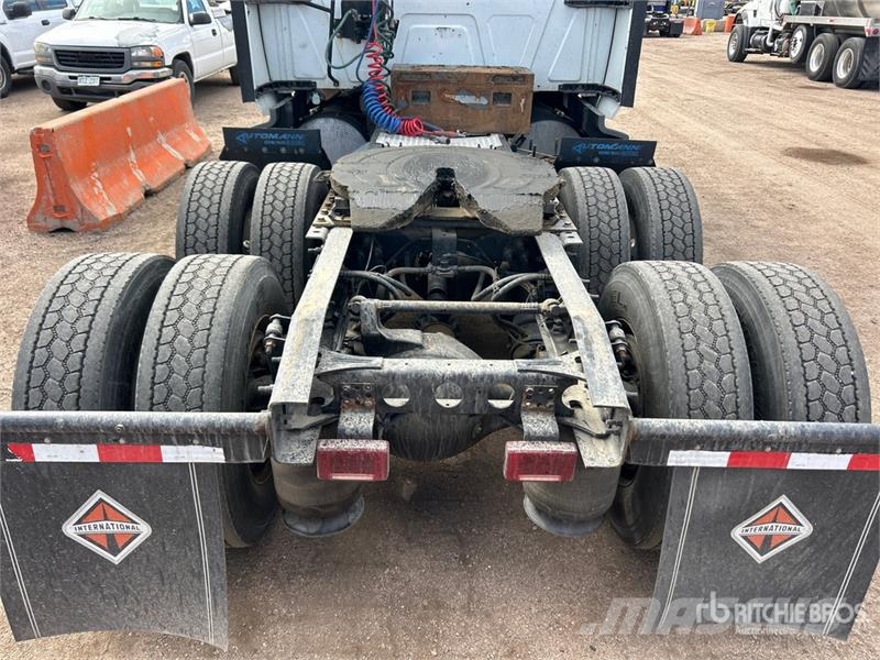 International LT625 6x4 T/A Sleeper Truck Tractor Vlačilci