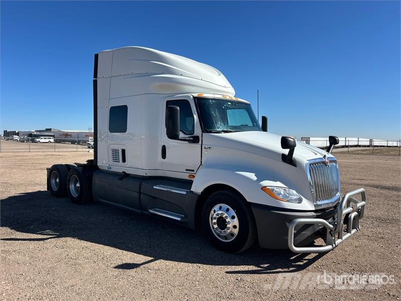 International LT625 6x4 T/A Sleeper Truck Tractor Çekiciler