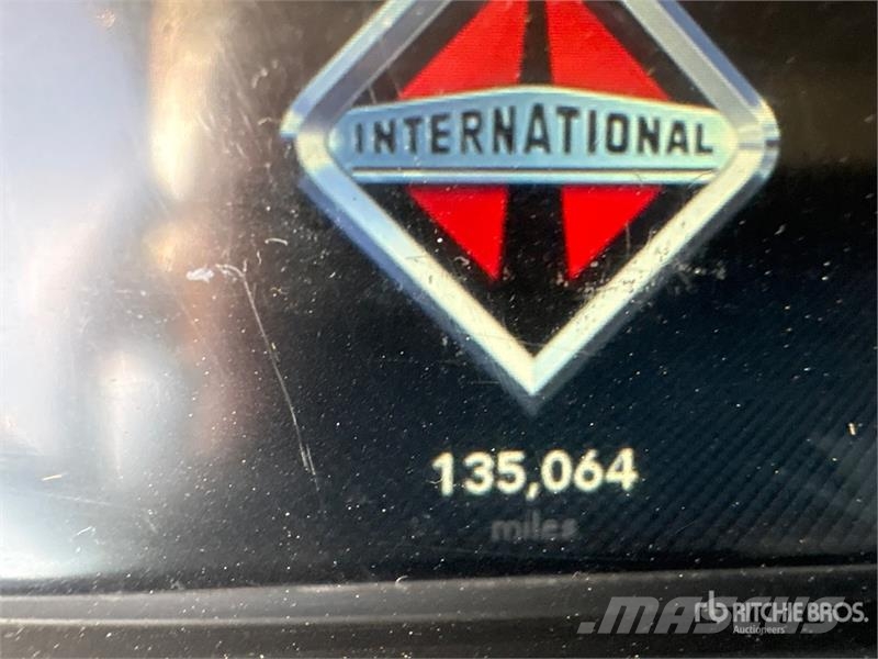 International LT625 6x4 T/A Day Cab Truck Tractor Cavalos mecânicos