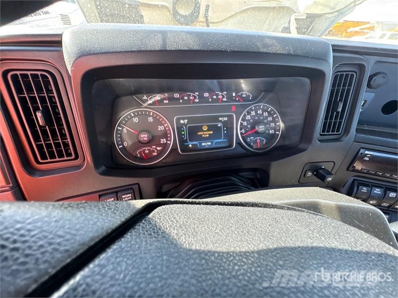 International LT625 6x4 T/A Day Cab Truck Tractor Тягачі