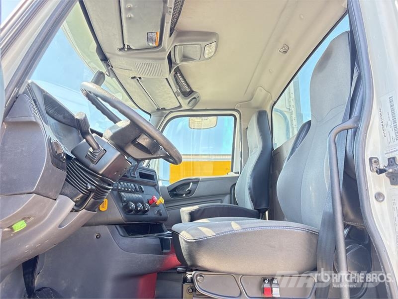 International LT625 6x4 T/A Day Cab Truck Tractor Τράκτορες