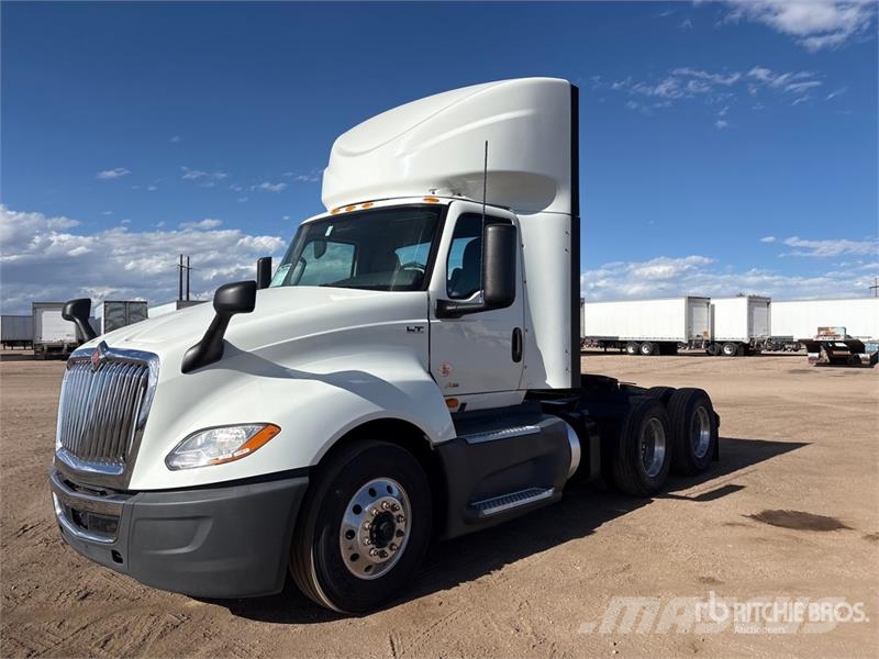 International LT625 6x4 T/A Day Cab Truck Tractor Тягачі