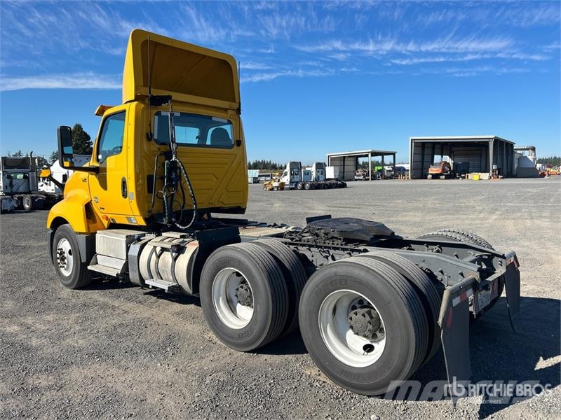 International LT625 6x4 T/A Day Cab Truck Tractor Vlačilci