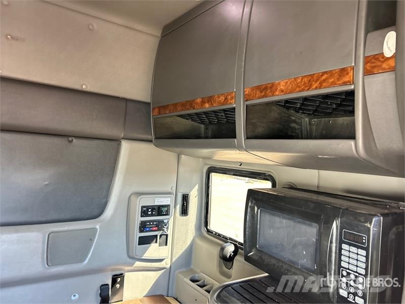 International LT625 6x4 T/A Sleeper Truck Tractor Çekiciler