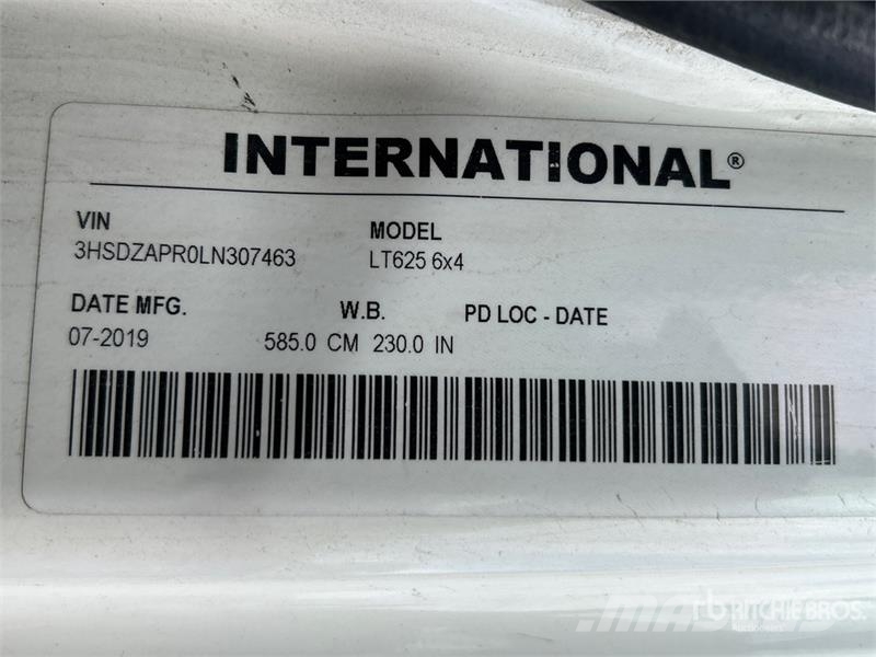 International LT625 6x4 T/A Sleeper Truck Tractor Vlačilci