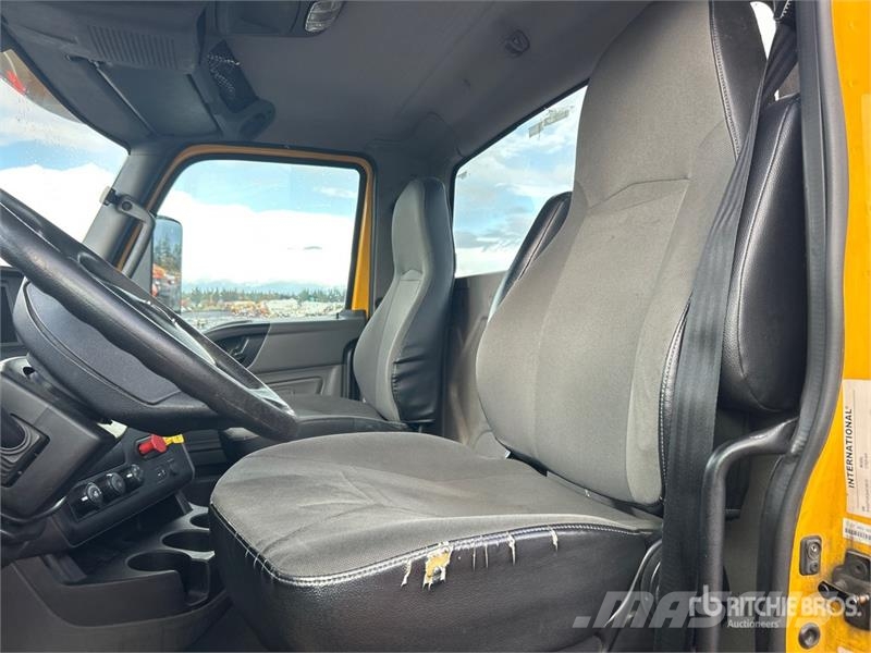 International LT625 6x4 T/A Day Cab Truck Tractor Traktorske jedinice