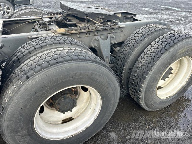 International LT625 6x4 T/A Day Cab Truck Tractor Traktorske jedinice