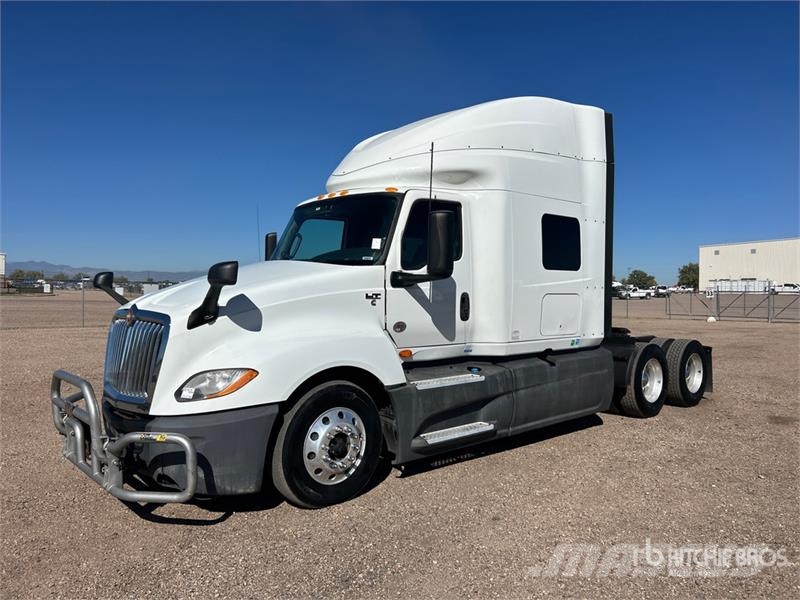 International LT625 6x4 T/A Sleeper Truck Tractor Çekiciler