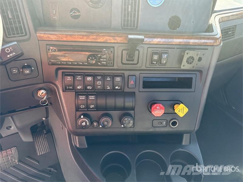 International LT625 6x2 T/A Day Cab Truck Tractor Tracteur routier
