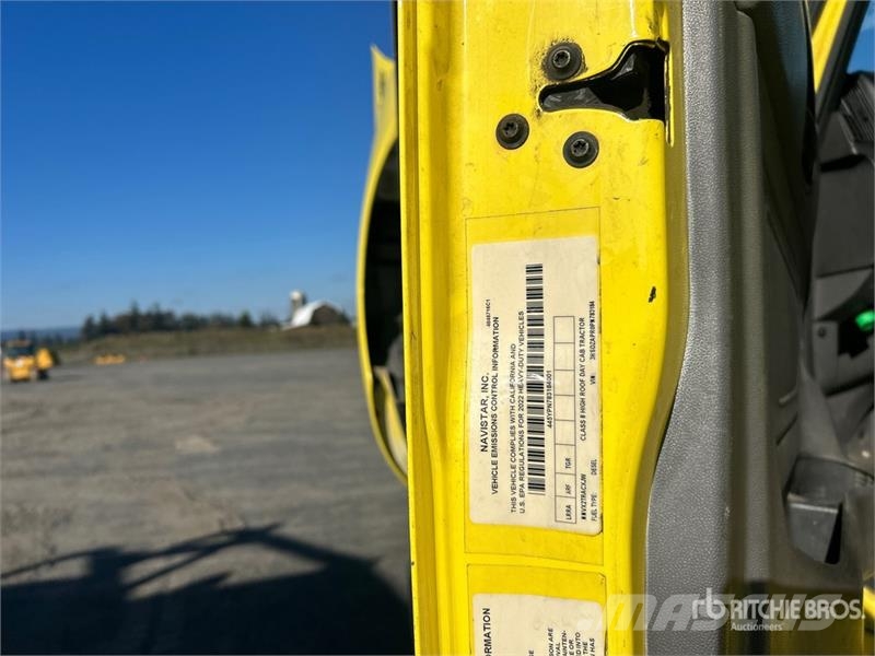 International LT625 6x4 T/A Day Cab Truck Tractor Тягачі