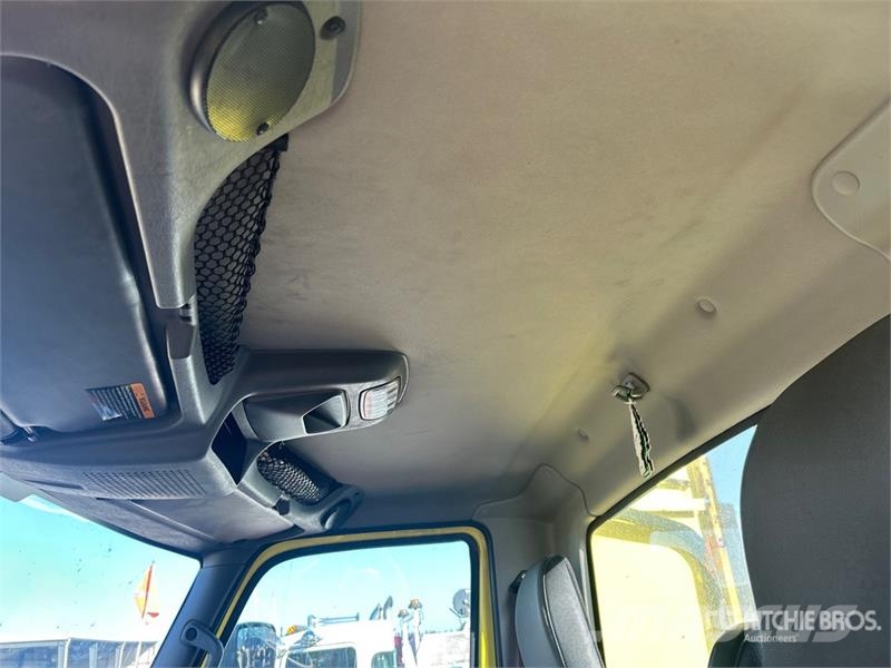 International LT625 6x4 T/A Day Cab Truck Tractor Тягачі