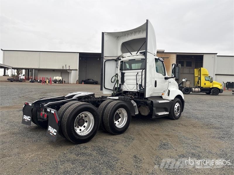 International LT625 6x4 T/A Day Cab Truck Tractor Влекачи