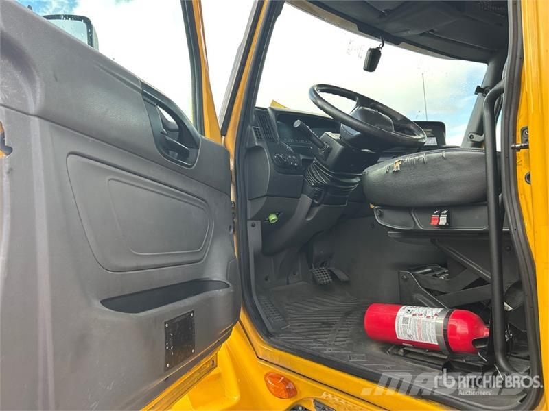 International LT625 6x4 T/A Day Cab Truck Tractor Traktorske jedinice