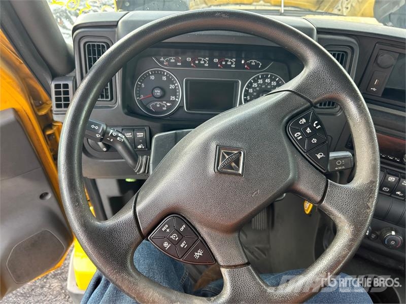 International LT625 6x4 T/A Day Cab Truck Tractor Traktorske jedinice