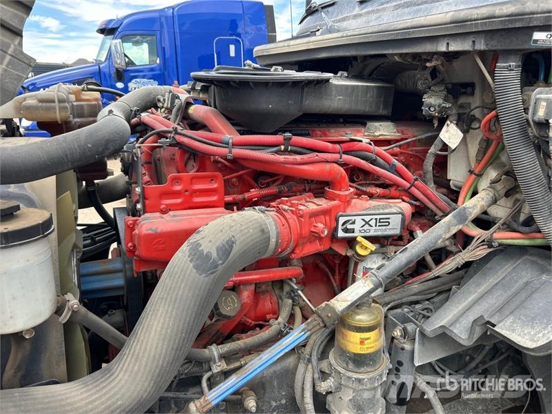 International LT625 6x4 T/A Sleeper Truck Tractor Vlačilci
