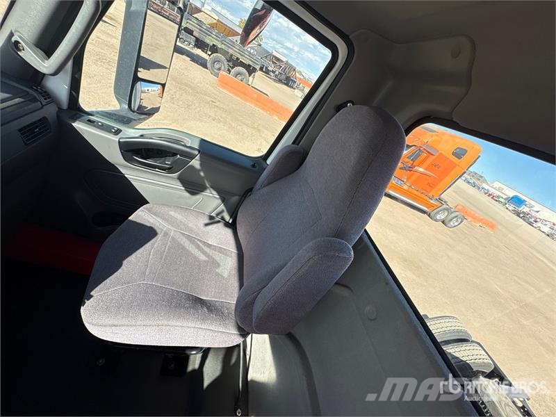 International LT625 6x4 T/A Day Cab Truck Tractor Тягачі