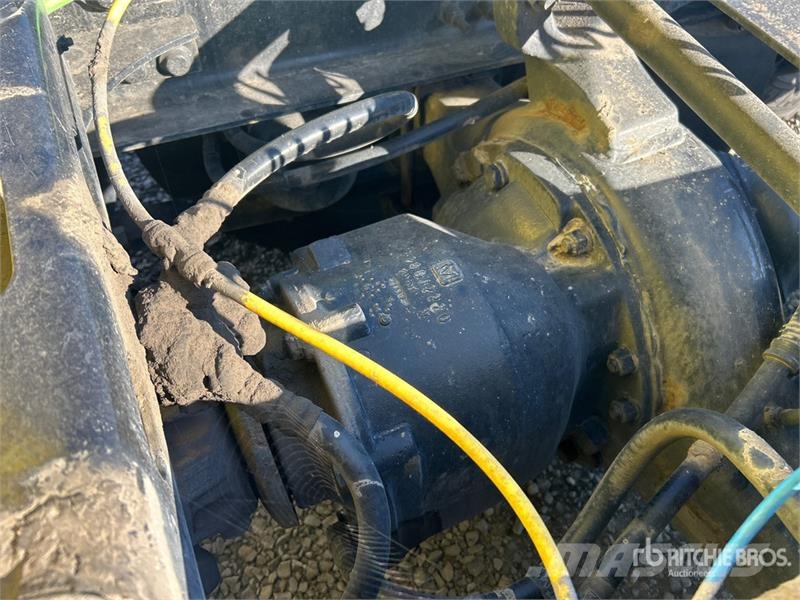 International LT625 6x4 T/A Day Cab Truck Tractor Тягачі