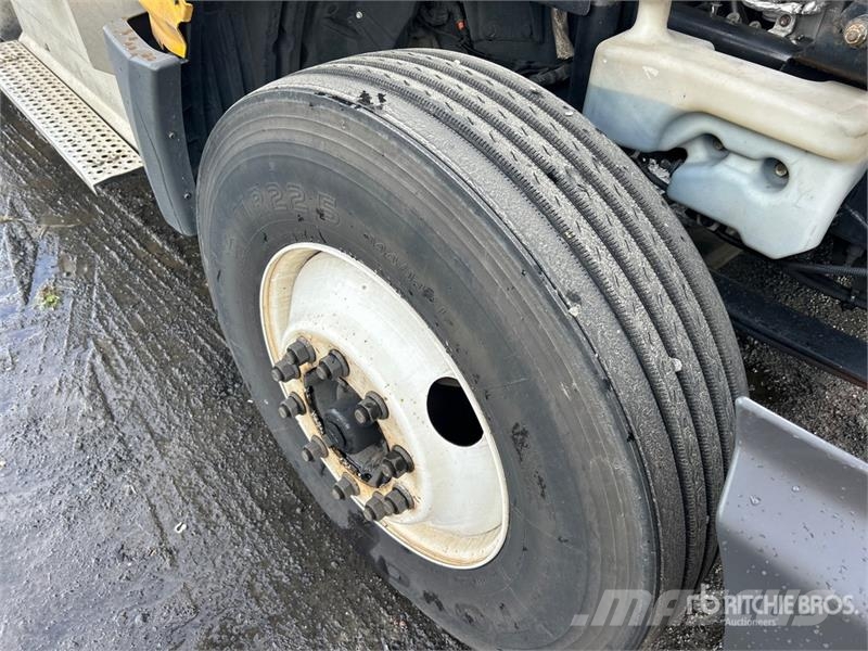 International LT625 6x4 T/A Day Cab Truck Tractor Traktorske jedinice