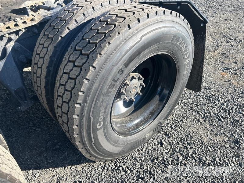 International LT625 6x4 T/A Day Cab Truck Tractor Тягачі