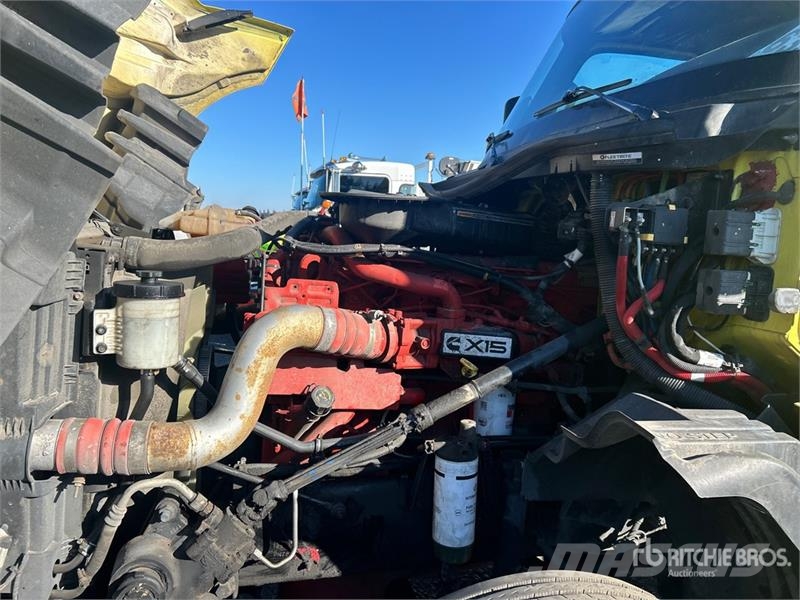 International LT625 6x4 T/A Day Cab Truck Tractor Тягачі