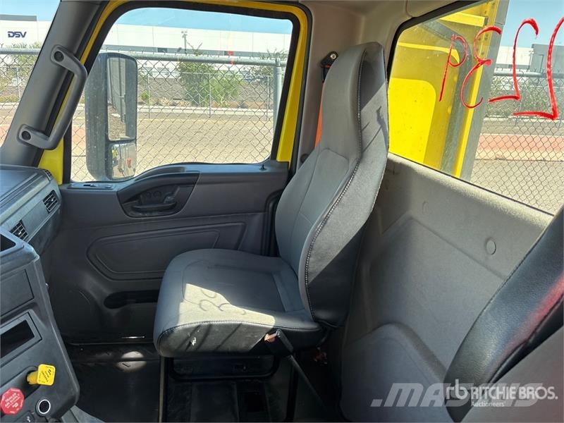 International LT625 6x4 T/A Day Cab Truck Tractor Tractores (camiões)