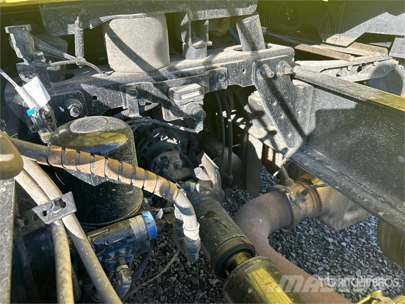 International LT625 6x4 T/A Day Cab Truck Tractor Тягачі