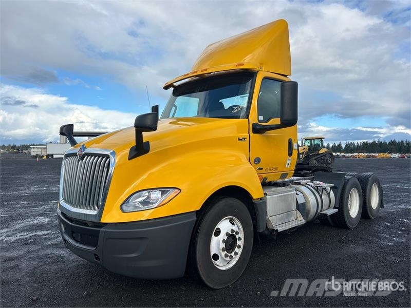 International LT625 6x4 T/A Day Cab Truck Tractor Traktorske jedinice