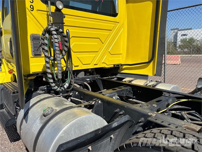 International LT625 6x4 T/A Day Cab Truck Tractor Tractores (camiões)