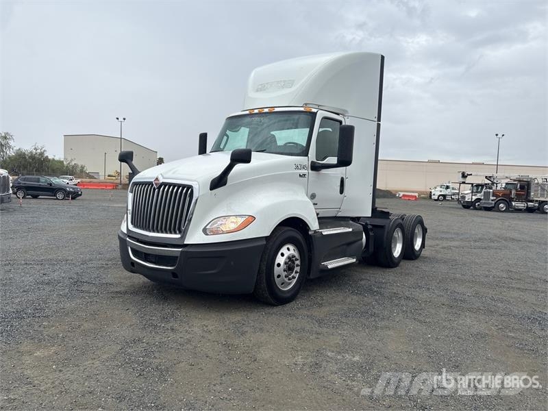 International LT625 6x4 T/A Day Cab Truck Tractor Влекачи