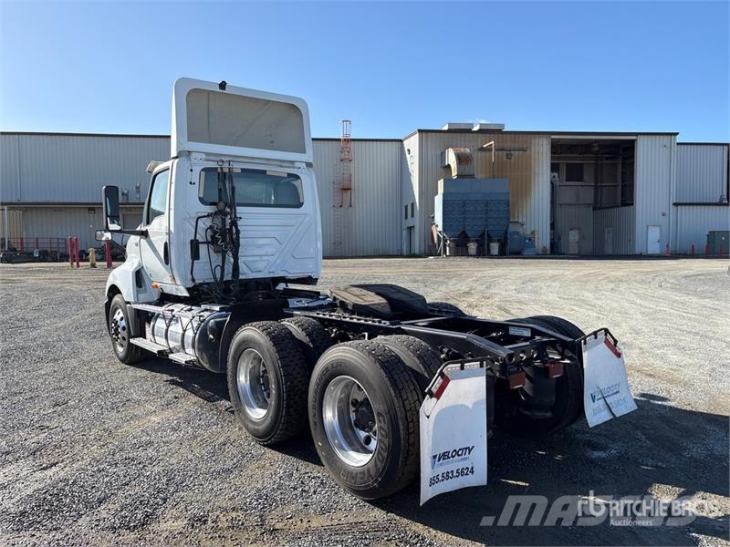 International LT625 6x2 T/A Day Cab Truck Tractor Tracteur routier