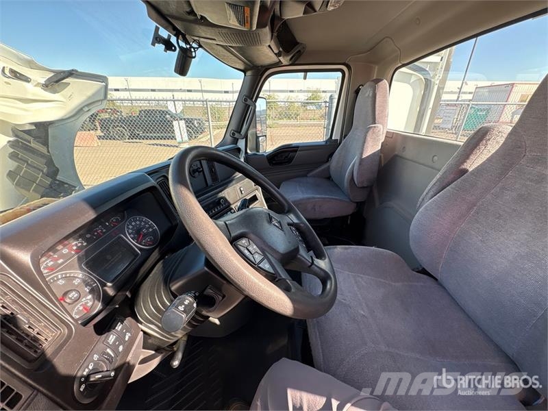International LT625 6x4 T/A Day Cab Truck Tractor Cavalos mecânicos