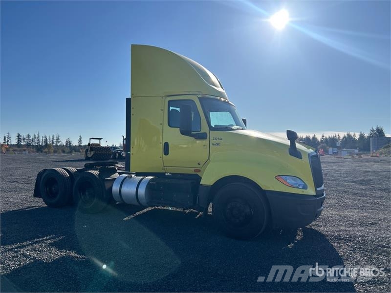 International LT625 6x4 T/A Day Cab Truck Tractor Тягачі