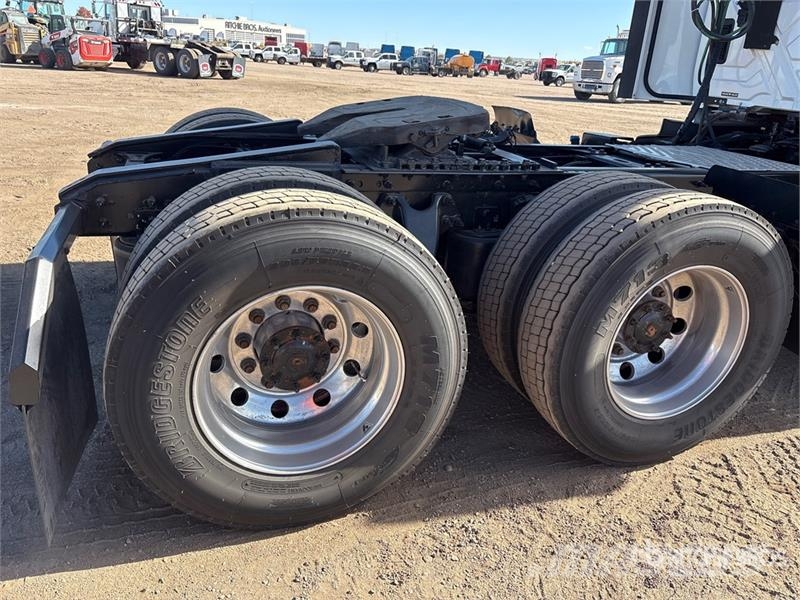 International LT625 6x4 T/A Day Cab Truck Tractor Тягачі