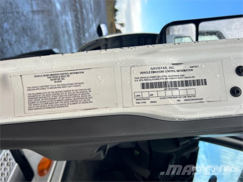 International LT625 6x4 T/A Day Cab Truck Tractor Autotractoare