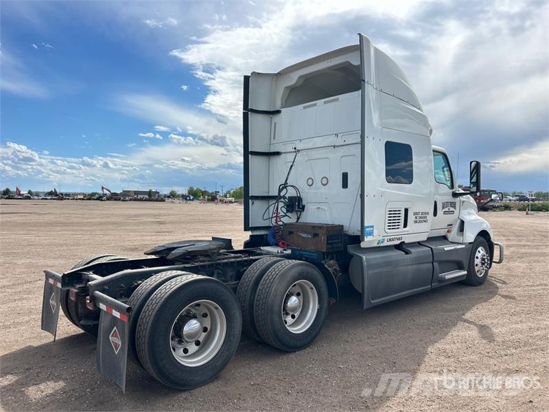 International LT625 6x4 T/A Sleeper Truck Tractor Vlačilci