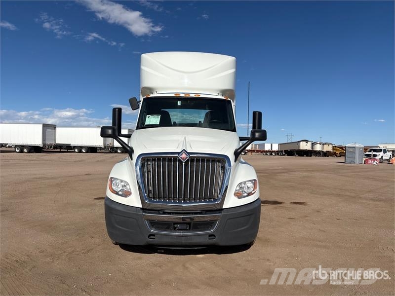 International LT625 6x4 T/A Day Cab Truck Tractor Тягачі