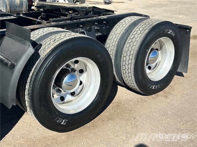 International LT625 6x4 T/A Sleeper Truck Tractor Çekiciler
